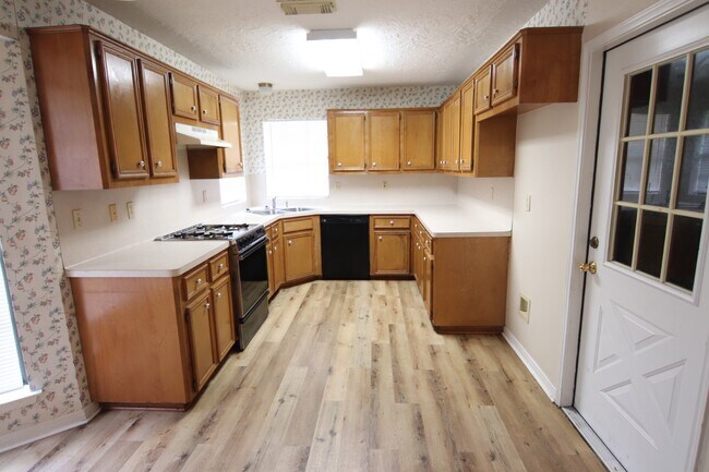 Foto del edificio - 5855 Baird St