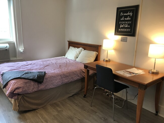 Building Photo - 101 Center E St