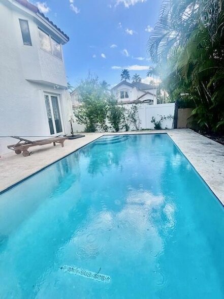 Foto del edificio - 905 Natures Cove Rd