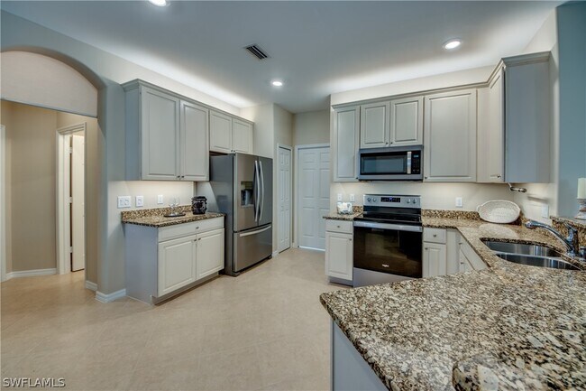 Building Photo - 10665 Camarelle Cir