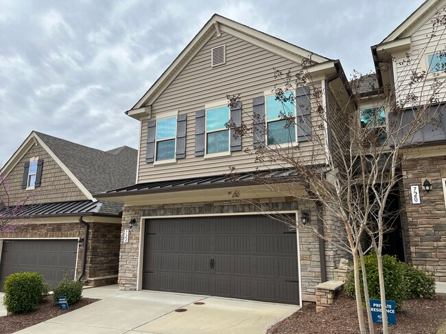 Foto del edificio - 3 Bed | 2.5 Bath Townhouse in Cary with Tw...