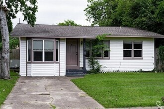 Building Photo - 616 17th Ave N