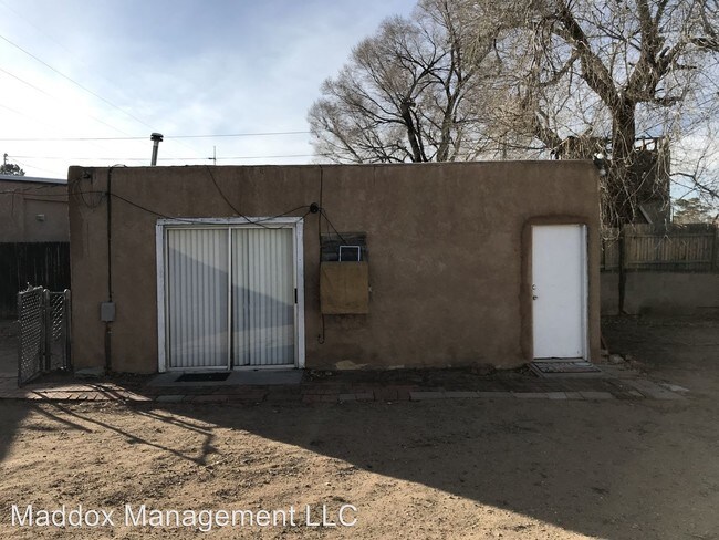 Foto del edificio - 815 Girard Blvd NE