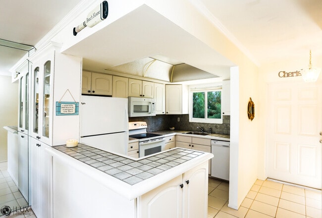 Building Photo - 1199 Hillsboro Mile