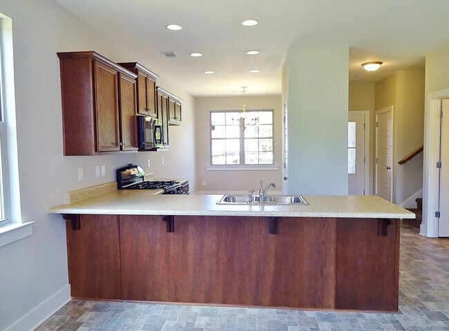 Foto del edificio - Town Home in Chelsea!!! Available to View ...