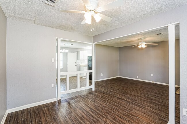 Building Photo - 8146 Panay Dr