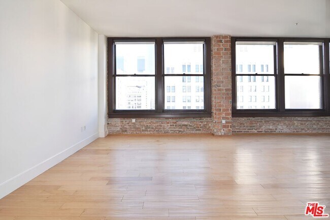 Foto del edificio - 460 S Spring St