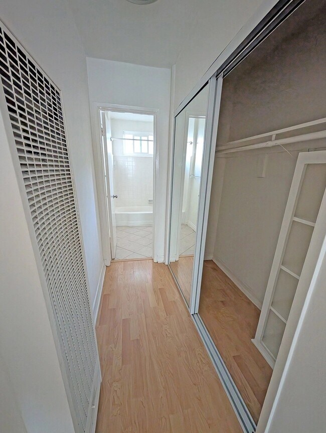 Foto del edificio - 4215 McLaughlin Ave