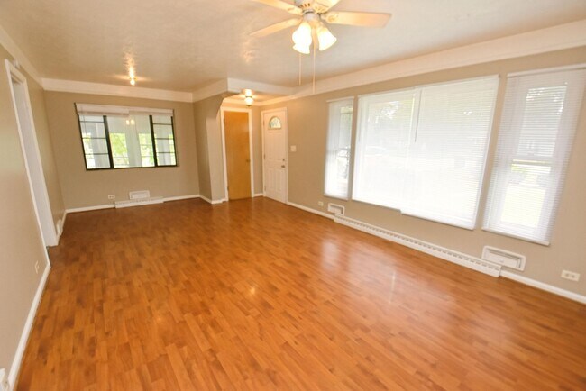 Foto del edificio - South Bend 3 Bedroom 2 bath Ranch near Not...