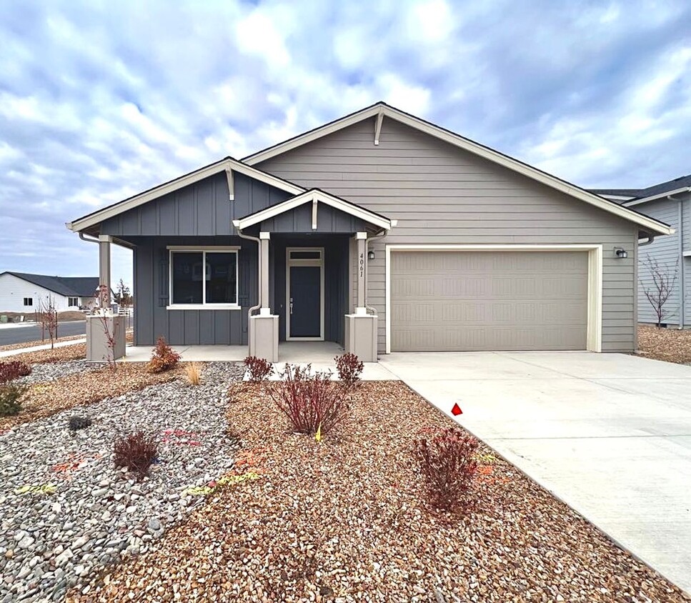 Primary Photo - Newly Built Home Located in Redmond OR!!