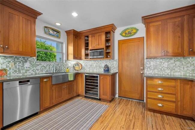 Building Photo - 330 Calle de Arboles