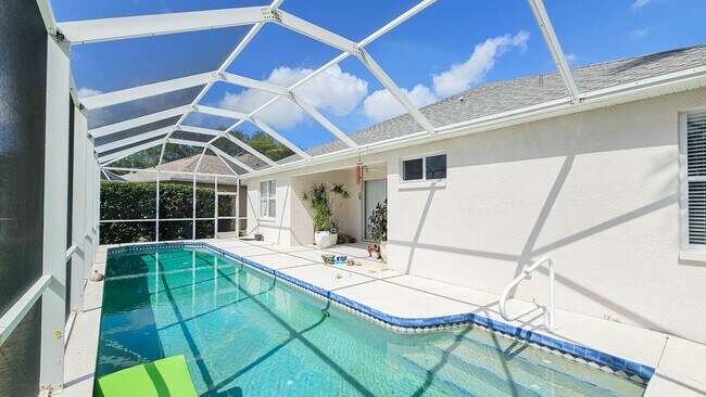 Foto del edificio - OUTSTANDING LOCATION! SPACIOUS 4 BEDROOM P...
