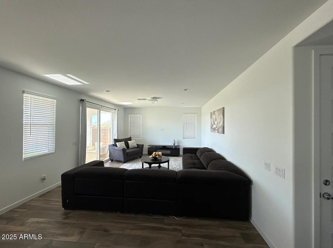 Building Photo - 8259 E Petunia Ave