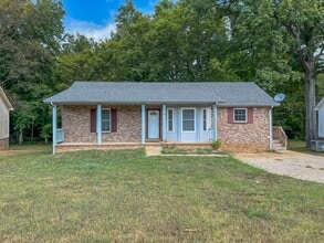 Building Photo - 422 Sideline Dr