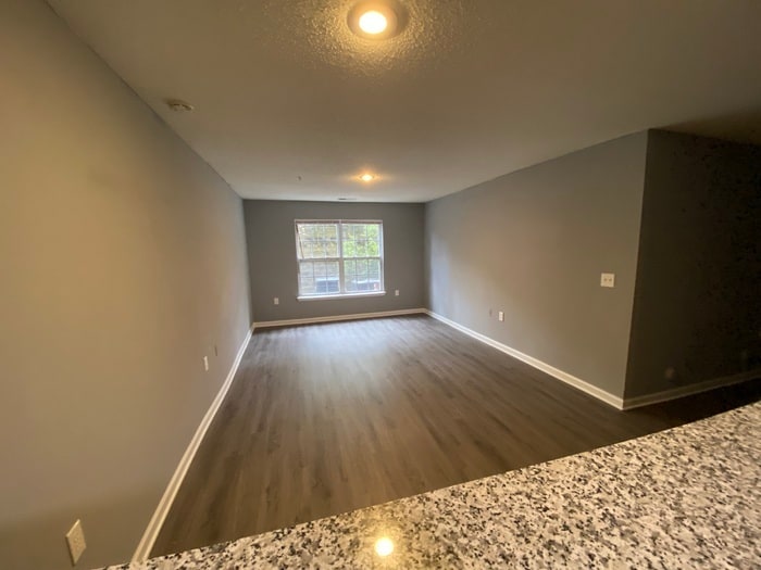 Building Photo - PRE LEASING! RENOVATED 3 BED 3 BATH UTILIT...