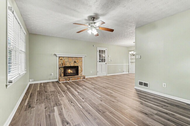 Foto del edificio - 3030 Green Meadow Ln