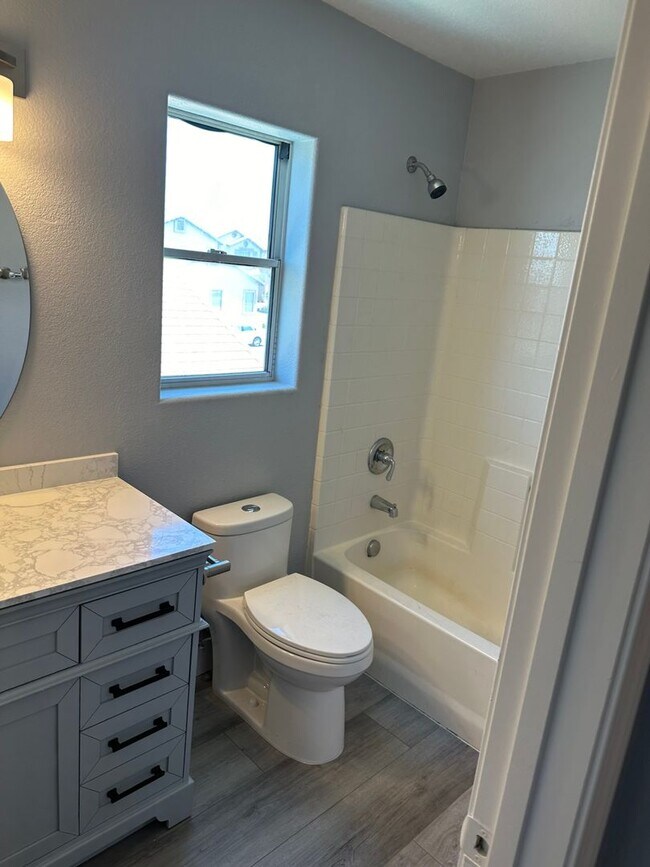 Building Photo - Newly Renovated 4 bedroom, 3 Bath with Pool