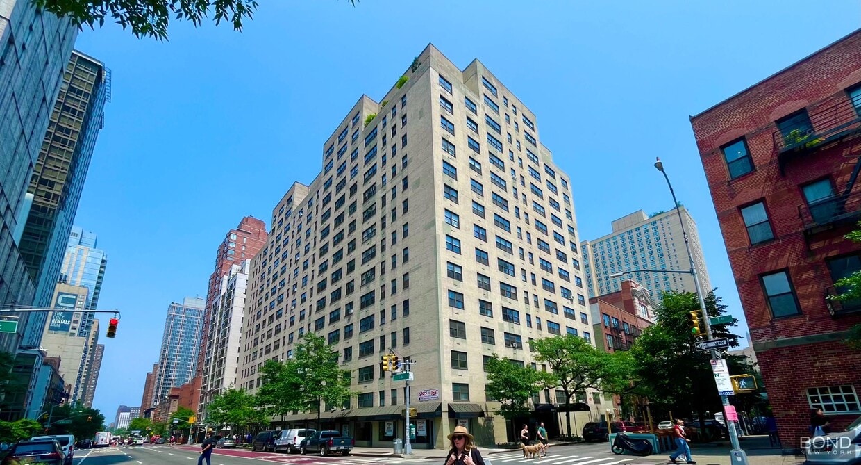 Primary Photo - 401 E 88th St