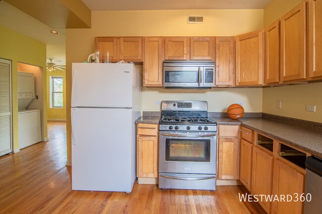 Building Photo - 8158 S Drexel Ave