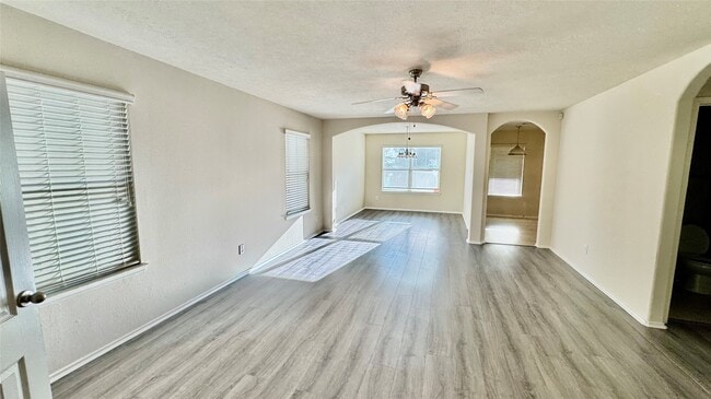 Building Photo - 914 Crestmont Trail Dr