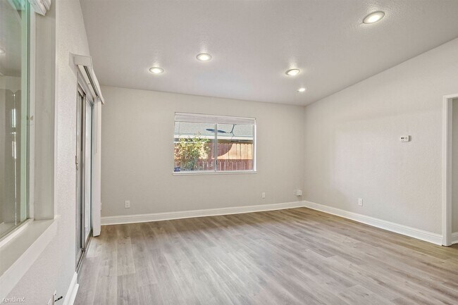 Building Photo - 2 br, 1 bath Duplex - 3022 Olive Glen Court 1