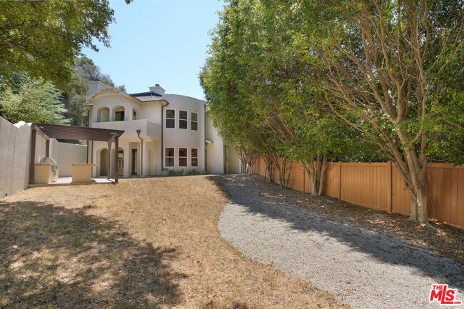 Building Photo - 3940 Oeste Ave