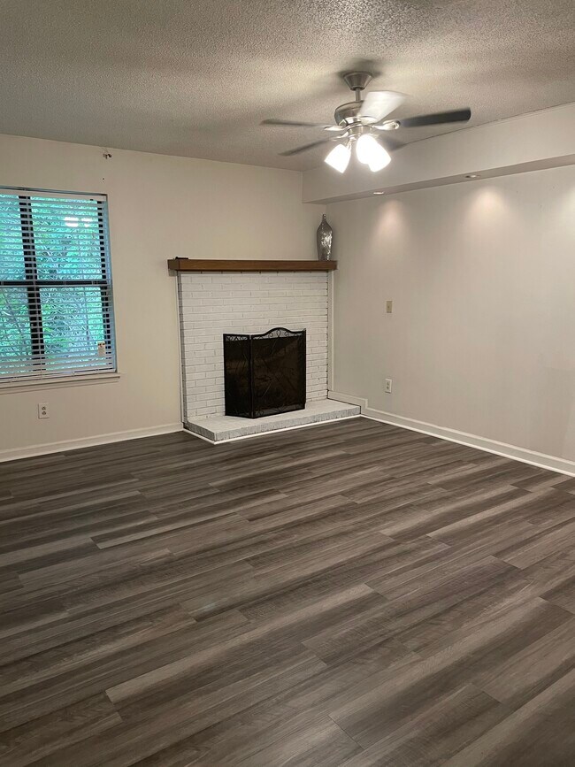 Living room - 2505 Kilborne Dr