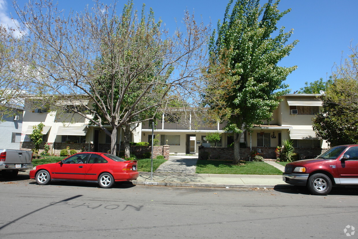 Primary Photo - 3027 David Ave