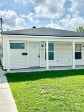 Building Photo - 526 Live Oak Blvd