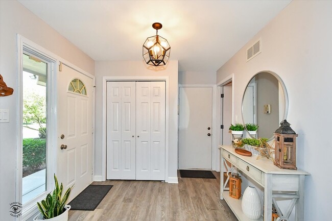 Building Photo - 17323 Lakebrook Dr