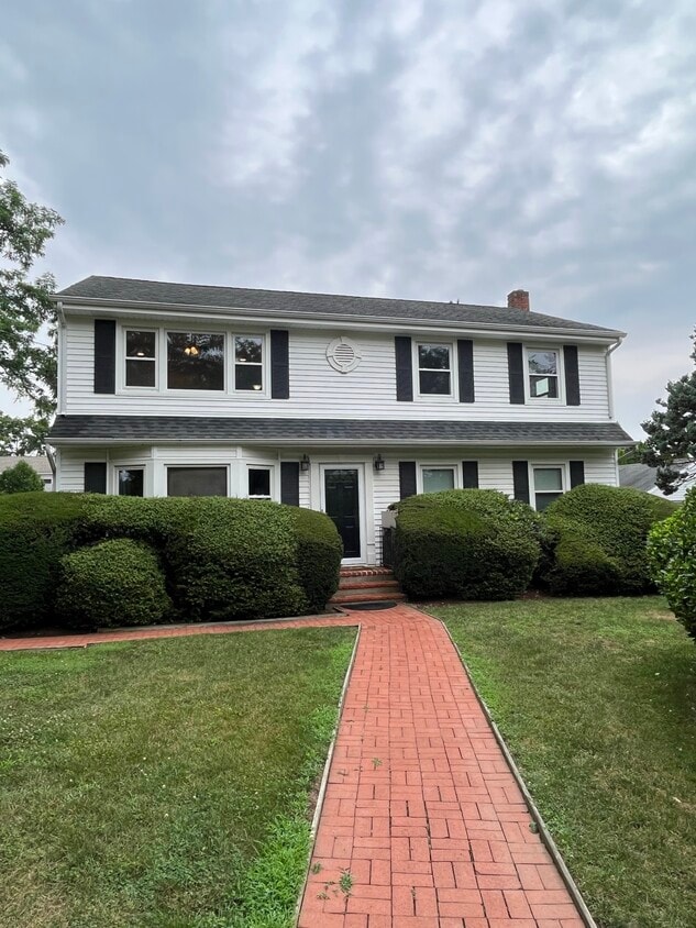 Primary Photo - 528 5th St