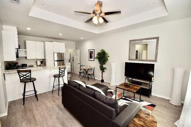 Building Photo - 13 West Dr