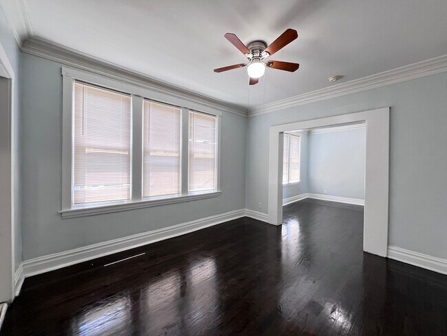 Foto del edificio - 8856 S Lowe Ave