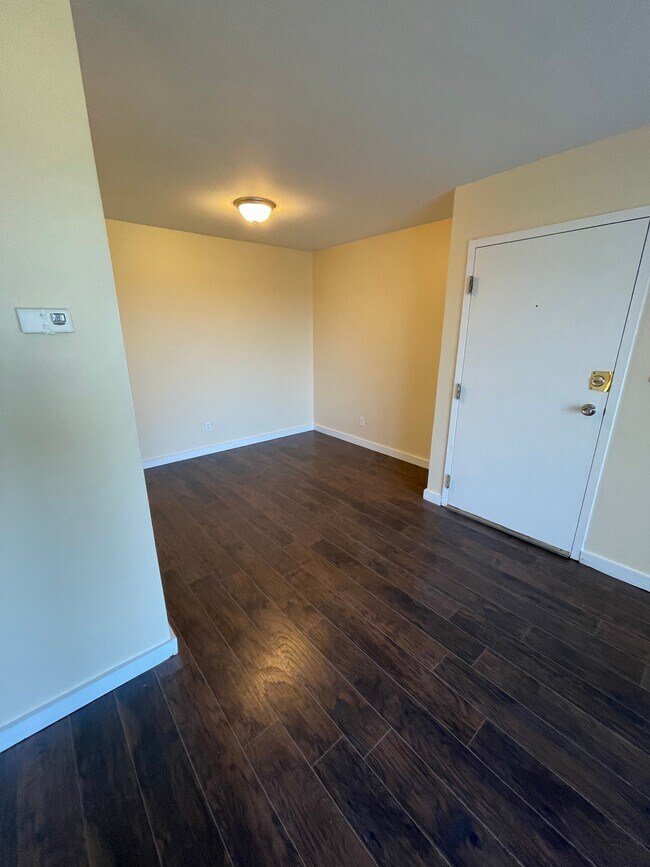 Building Photo - 1508 Hobson Dr