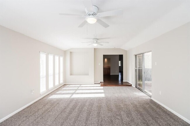 Foto del edificio - 14503 Enchanted Valley Dr