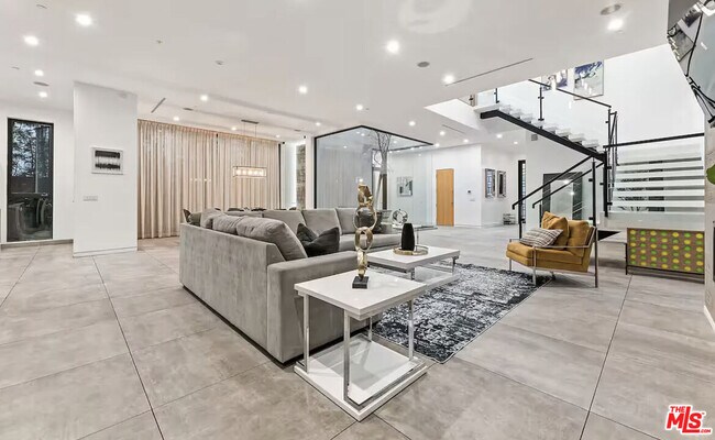 Foto del edificio - 742 N Cherokee Ave