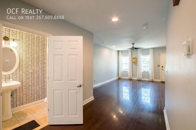 Building Photo - Spacious 2 bedroom, 2.5 bath home in Point...