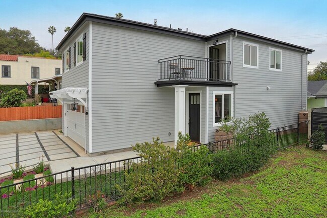 Building Photo - 2409 Langdale Ave