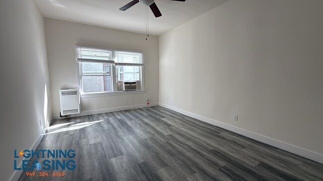 Building Photo - 405 N Coronado St