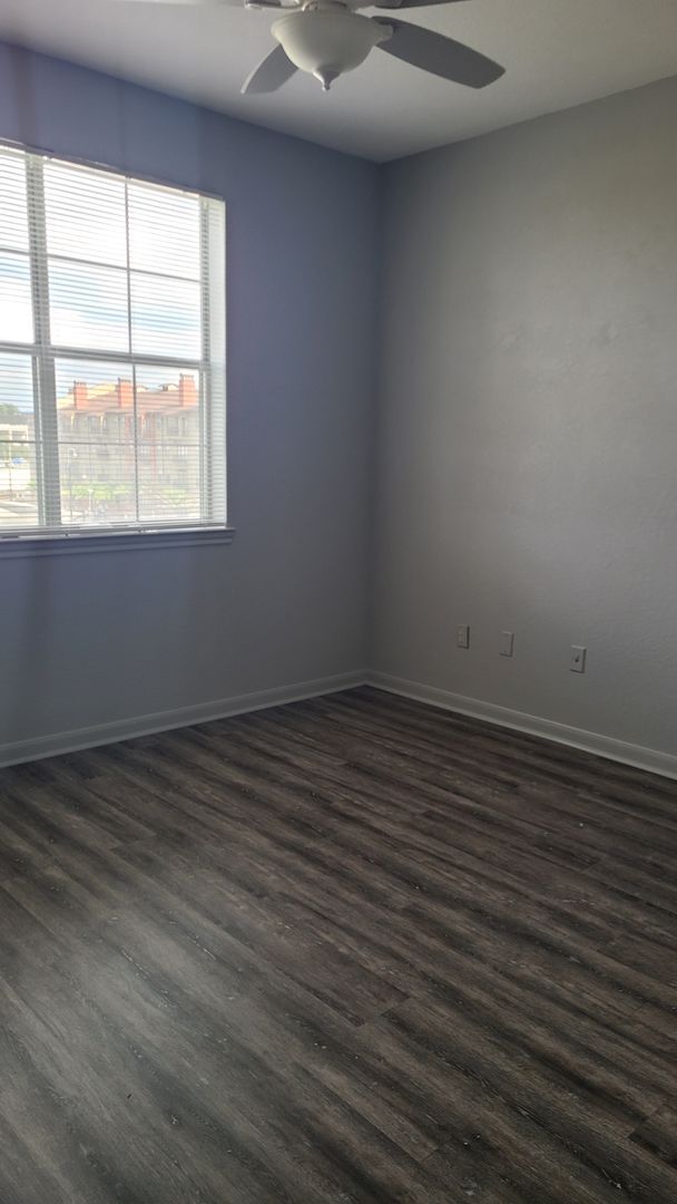 Foto del edificio - Upgraded 1brm condo with luxury vinyl floo...