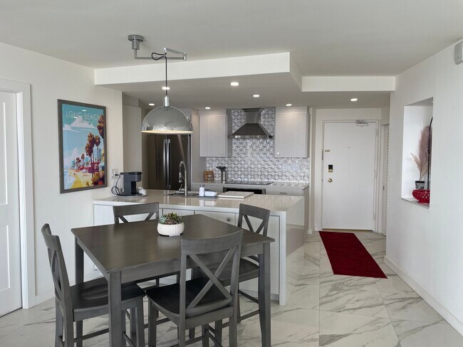 Dining area - 700 E Ocean Blvd
