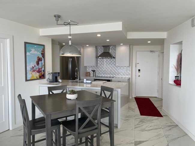 Dining area - 700 E Ocean Blvd
