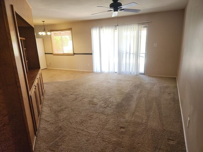 Building Photo - 4330 W Royal Palm Rd