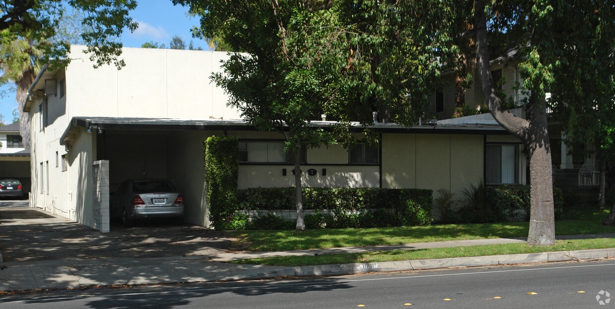 1091-1109 N Los Robles Avenue - 1091-1109 N Los Robles Ave