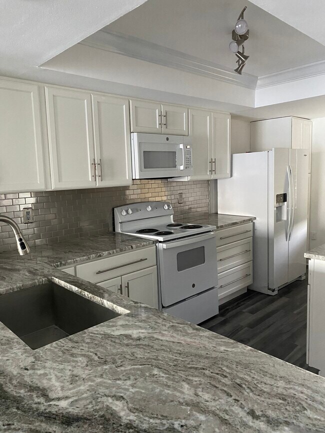 Building Photo - 4109 Fairview Vista Point