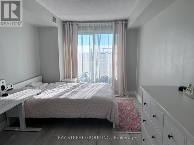 Photo du bâtiment - H-60-960 S Town Centre Blvd