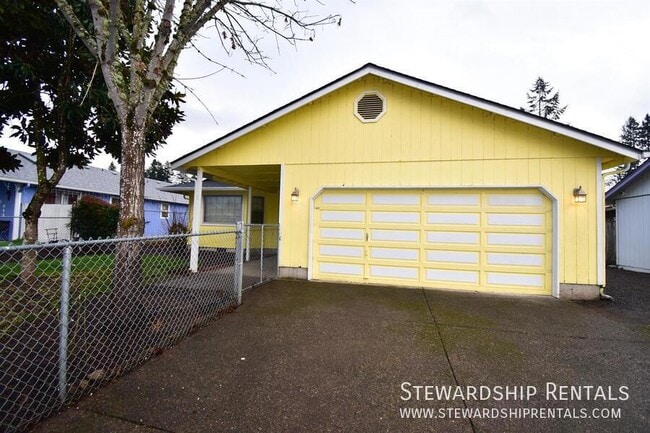 Building Photo - 5051 Forsythia St