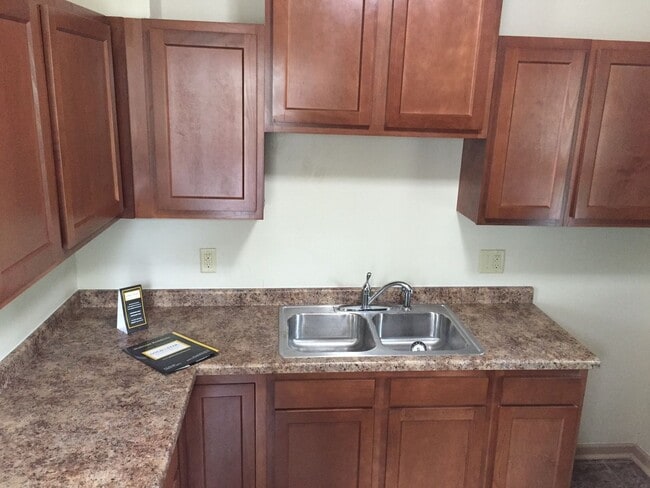 Building Photo - 642 Jackson St