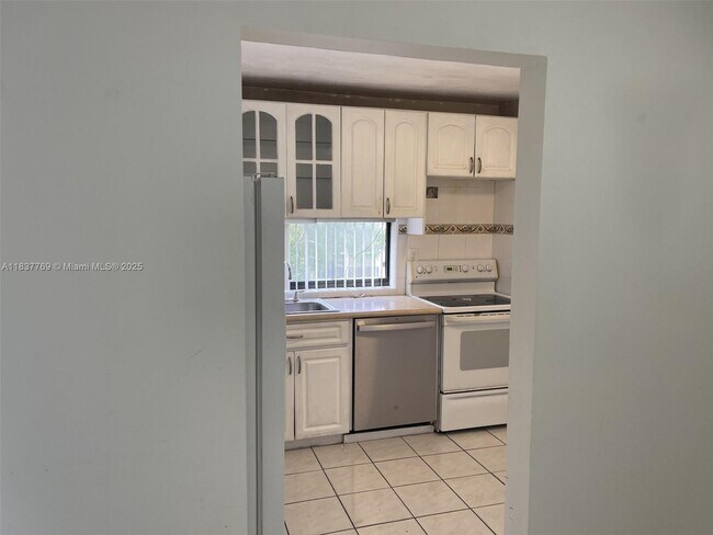 Foto del edificio - 17011 N Bay Rd