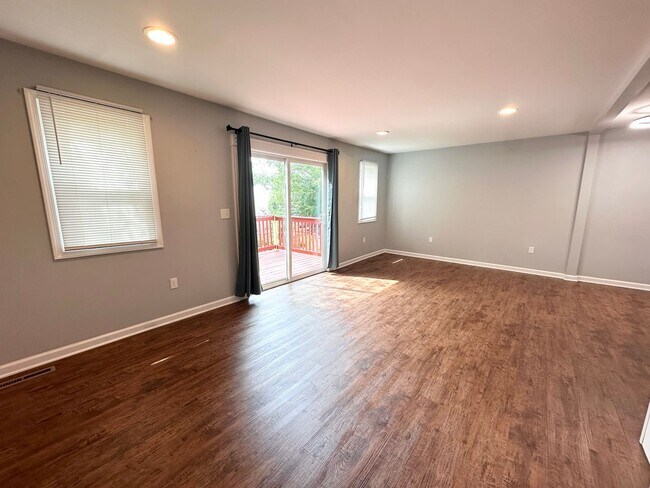 Building Photo - 1636 MacIntosh Way
